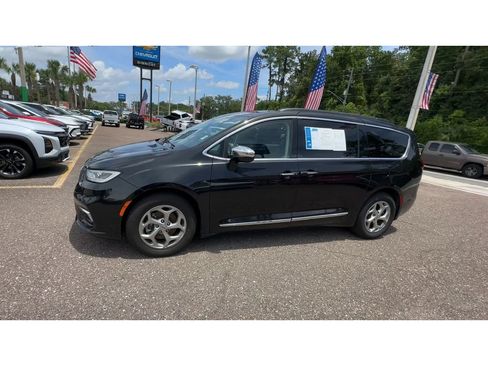 Used 2023 Chrysler Pacifica Limited FWD image 6