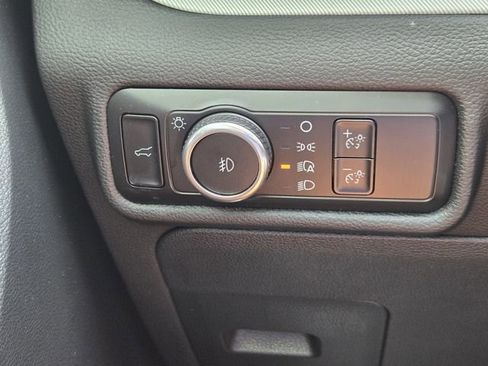 Used 2024 Ford Explorer XLT w/ Equipment Group 202A RWD image 28