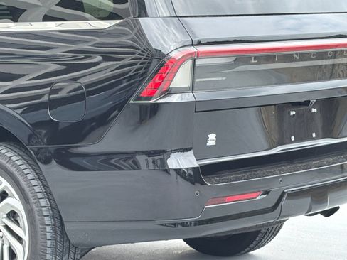 Certified 2026 Lincoln Navigator Reserve AWD/4WD image 7