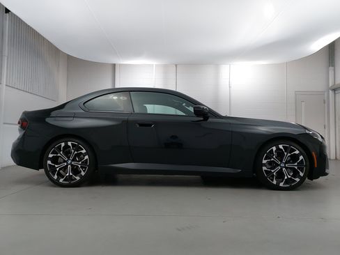 Used 2025 BMW 230i 230i w/ M Sport Package image 8