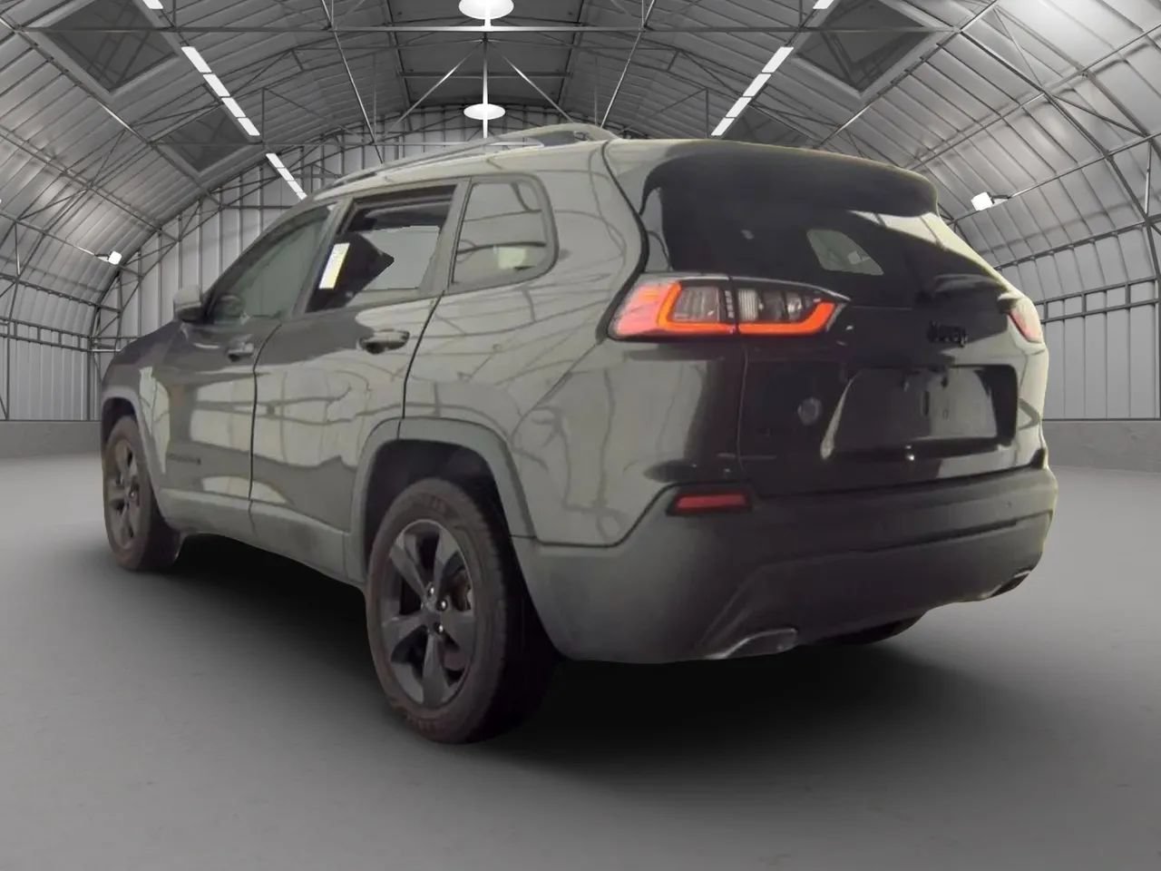 Used 2019 Jeep Cherokee Latitude Plus AWD/4WD image 3