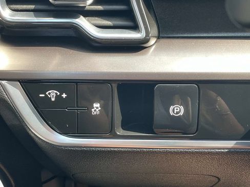 Used 2025 Kia Sportage EX FWD image 19
