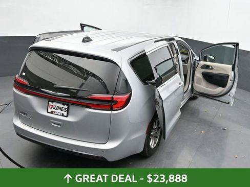 Used 2024 Chrysler Pacifica Touring-L FWD image 65