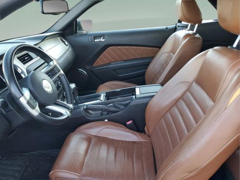 Used 2010 Ford Mustang Convertible RWD image 13