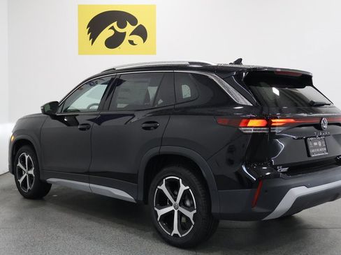 New 2025 Volkswagen Tiguan SE image 9