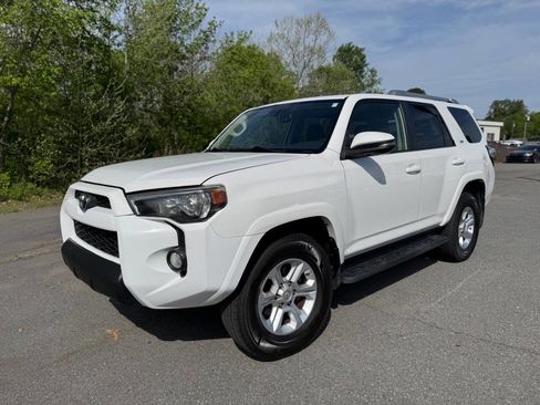 Used 2017 Toyota 4Runner SR5 Premium image 2