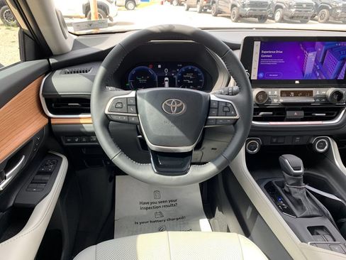 Used 2026 Toyota Grand Highlander AWD Hybrid image 17