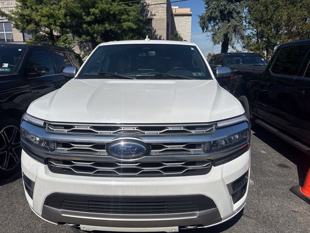 Used 2023 Ford Expedition Platinum AWD/4WD image 2