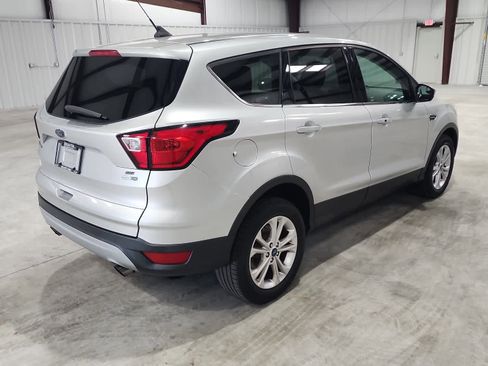Used 2019 Ford Escape SE image 5