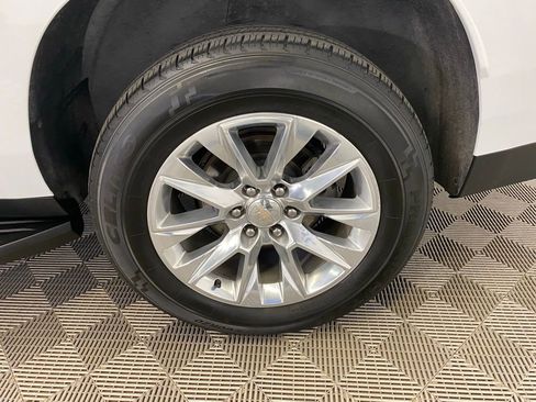 Used 2023 Chevrolet Suburban Premier image 31