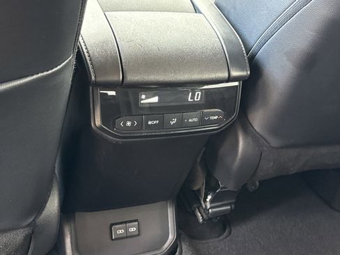Used 2025 Toyota Highlander XLE image 17