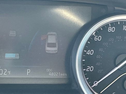 Used 2022 Toyota Camry XLE image 12