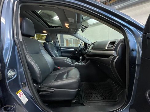 Used 2015 Toyota Highlander XLE image 29