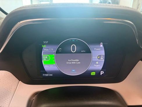 Used 2022 Chevrolet Bolt EUV Premier image 17