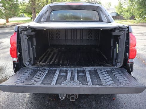 Used 2005 Chevrolet Avalanche Z71 w/ Sun And Sound Package AWD/4WD image 12