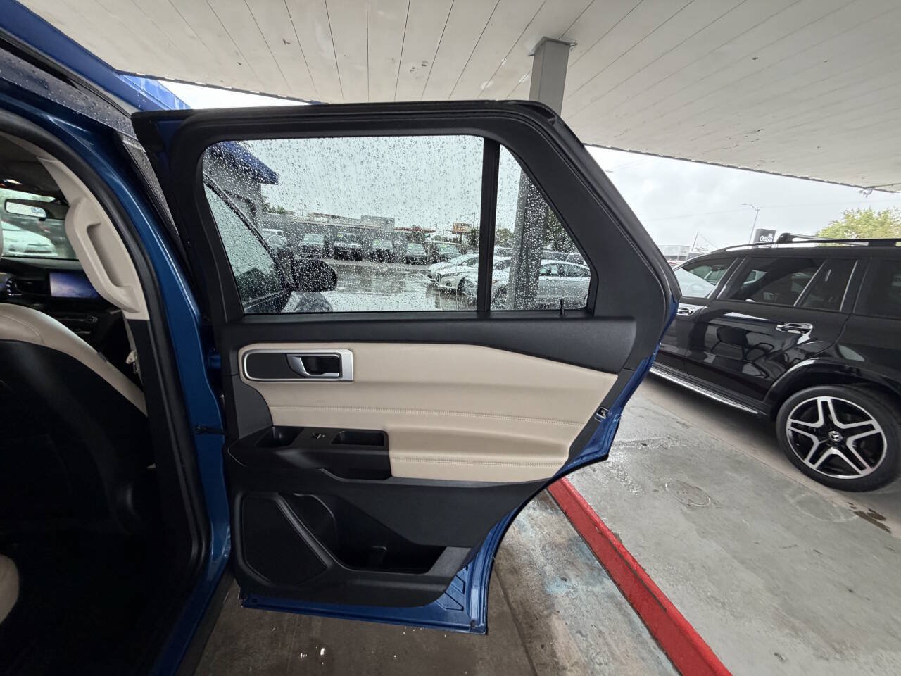 Used 2020 Ford Explorer XLT w/ Equipment Group 202A AWD/4WD image 15