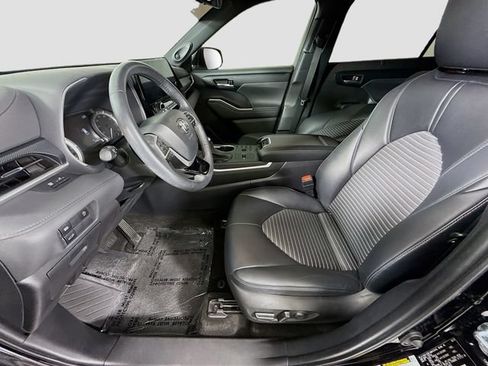 Used 2023 Toyota Highlander XSE FWD image 20