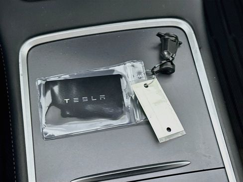 Used 2023 Tesla Model Y Long Range AWD/4WD image 25