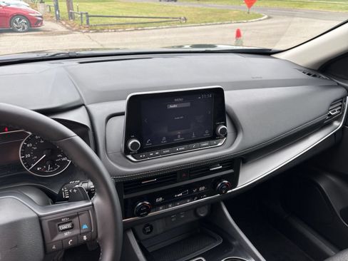 Used 2025 Nissan Rogue SV AWD/4WD image 14