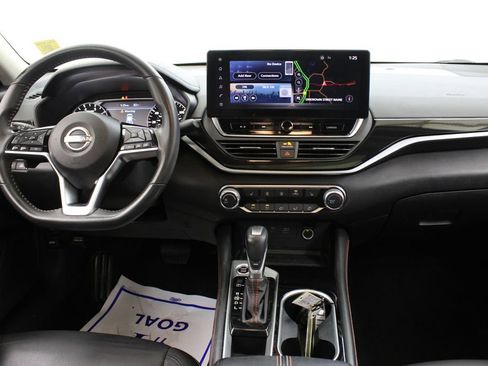 Used 2023 Nissan Altima 2.5 SR w/ SR Premium Package FWD image 9