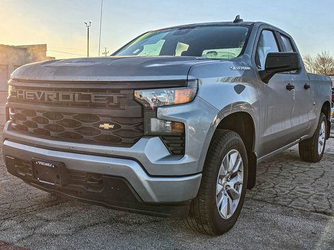 Used 2026 Chevrolet Silverado 1500 Custom image 3