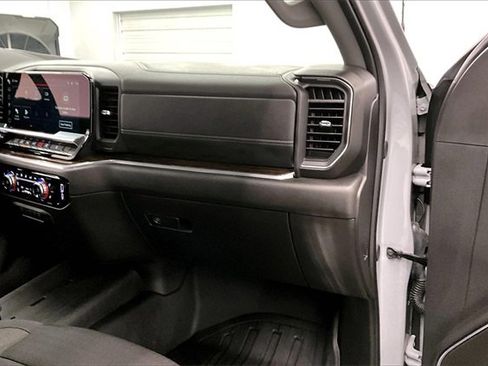 Used 2024 GMC Sierra 2500 SLE w/ SLE Value Package; image 16