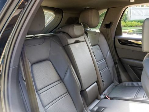 Used 2020 Porsche Cayenne w/ Premium Package AWD/4WD image 51