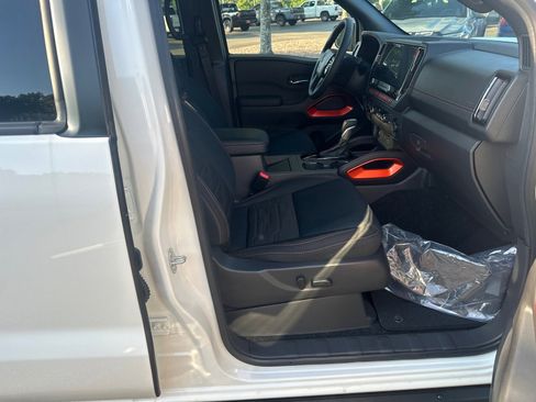 New 2025 Nissan Frontier PRO-4X w/ Pro Convenience Package image 13