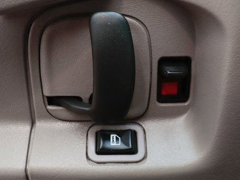 Used 2015 Chevrolet Express 4500 image 23