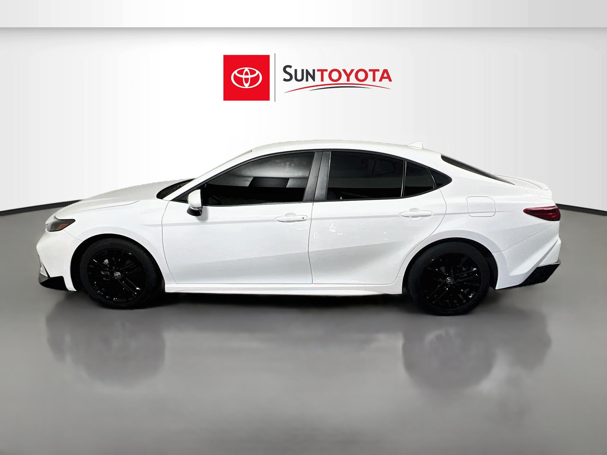 Used 2025 Toyota Camry SE FWD image 7