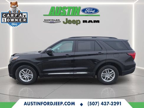 Used 2025 Ford Explorer Active AWD/4WD image 2