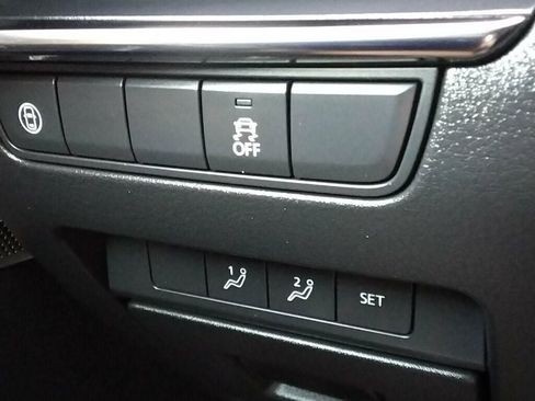 Used 2019 MAZDA MAZDA3 Hatchback w/ Preferred Package FWD image 24