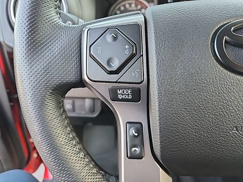 Used 2022 Toyota Tacoma SR5 AWD/4WD image 18