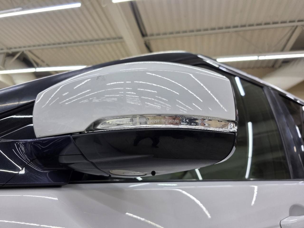 Used 2019 Land Rover Discovery SE AWD/4WD image 11