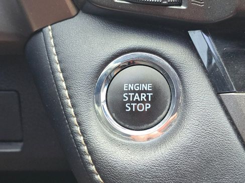 Used 2013 Toyota RAV4 Limited AWD/4WD image 29