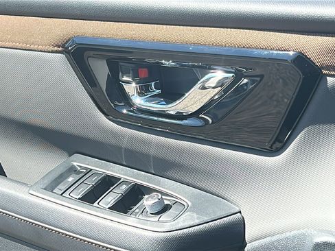 Used 2025 Subaru Forester Sport image 15