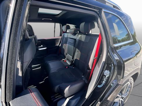 Used 2025 Mercedes-Benz GLB 35 AMG 4MATIC image 40