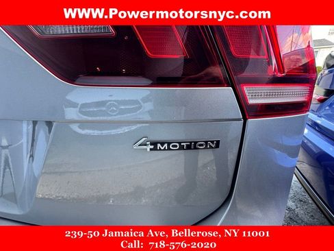 Used 2022 Volkswagen Tiguan SE w/ Panoramic Sunroof Package image 12