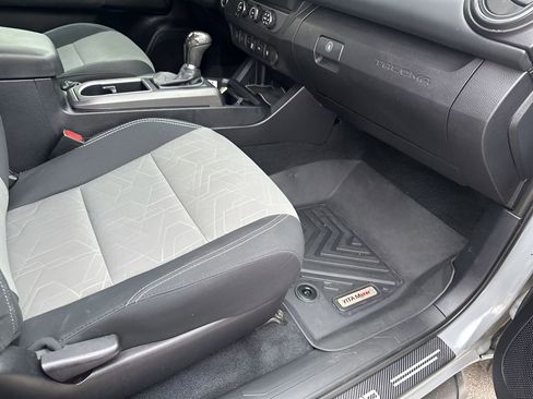 Used 2020 Toyota Tacoma TRD Off-Road image 14