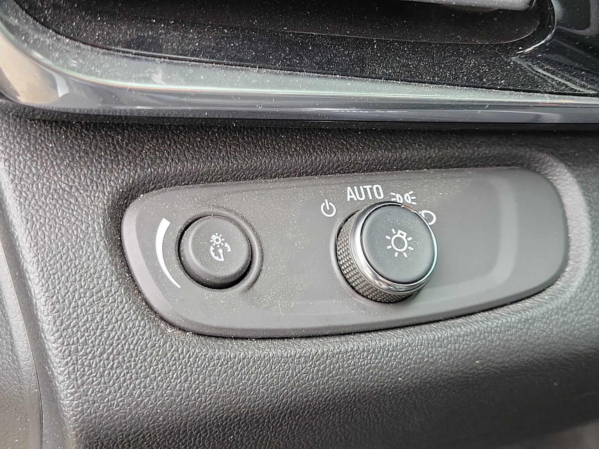 Used 2024 Buick Envista Sport Touring w/ Convenience I Package FWD image 9