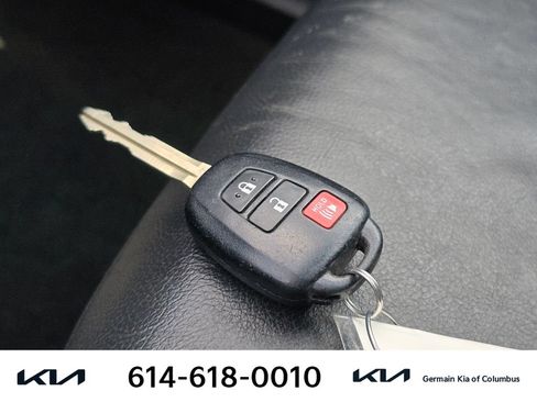 Used 2015 Toyota RAV4 XLE FWD image 33