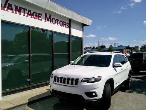 Used 2019 Jeep Cherokee Latitude Plus w/ Safety Group AWD/4WD image 1