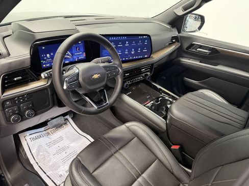Used 2025 Chevrolet Tahoe High Country AWD/4WD image 4
