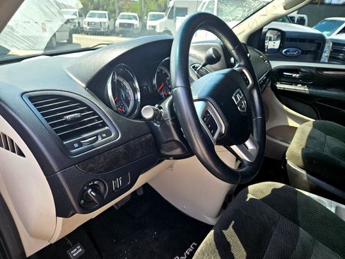 Used 2016 Dodge Grand Caravan SE w/ Quick Order Package 29E SE image 9