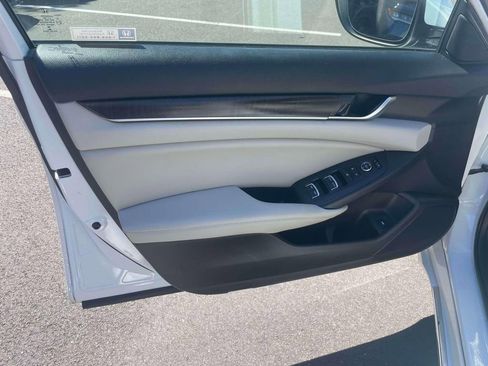 Certified 2018 Honda Accord EX image 16