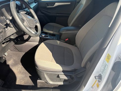 Used 2022 Ford Escape SE image 3