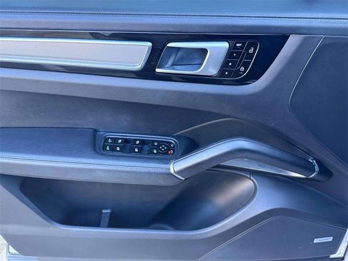 Used 2020 Porsche Cayenne Turbo image 16