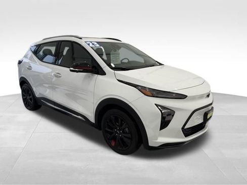 Used 2023 Chevrolet Bolt EUV Premier w/ Sun & Sound Package image 6