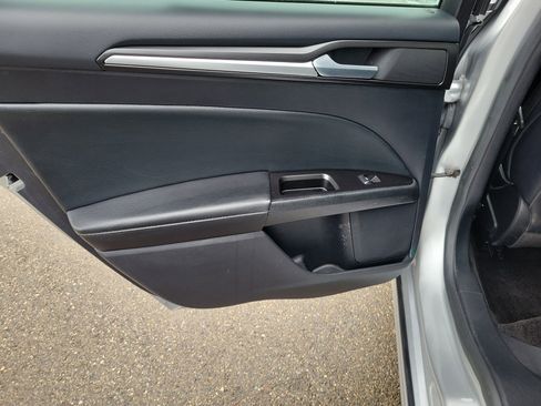 Used 2018 Ford Fusion Titanium image 14