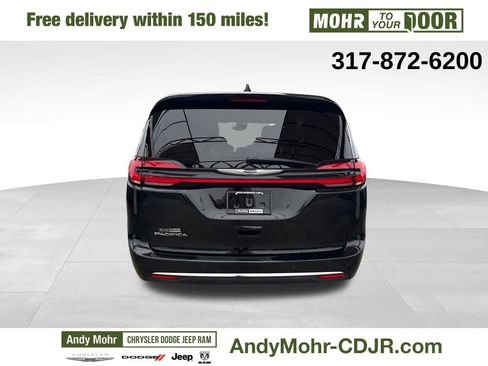 Used 2025 Chrysler Pacifica Select image 6